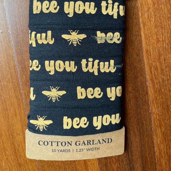 NEW Cotton Garland - Bee You tiful - Picture 2 of 4